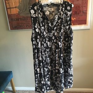 Plus size: short black & white floral dress